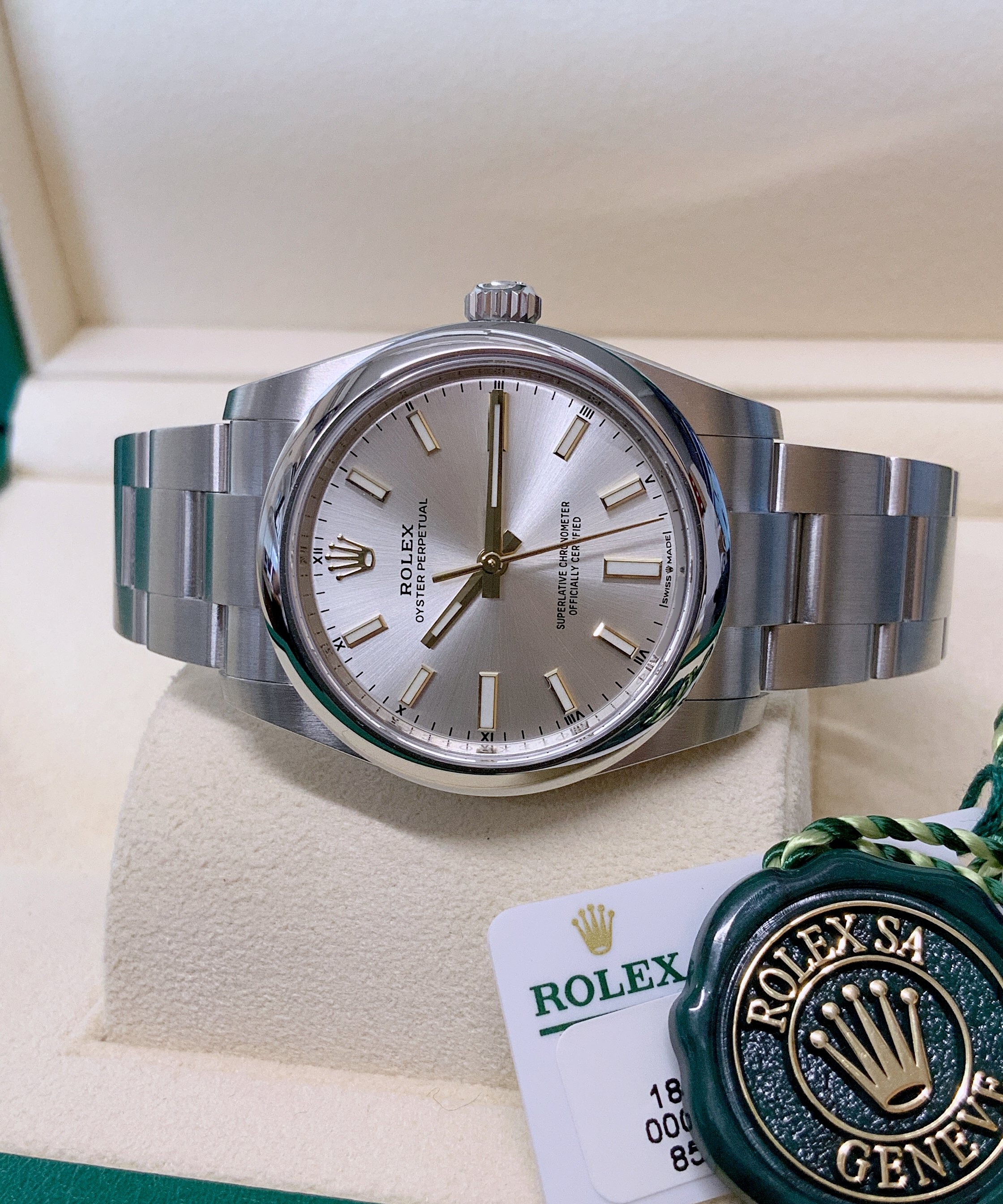 Rolex Oyster Perpetual 34 124200 Silver Dial Unworn