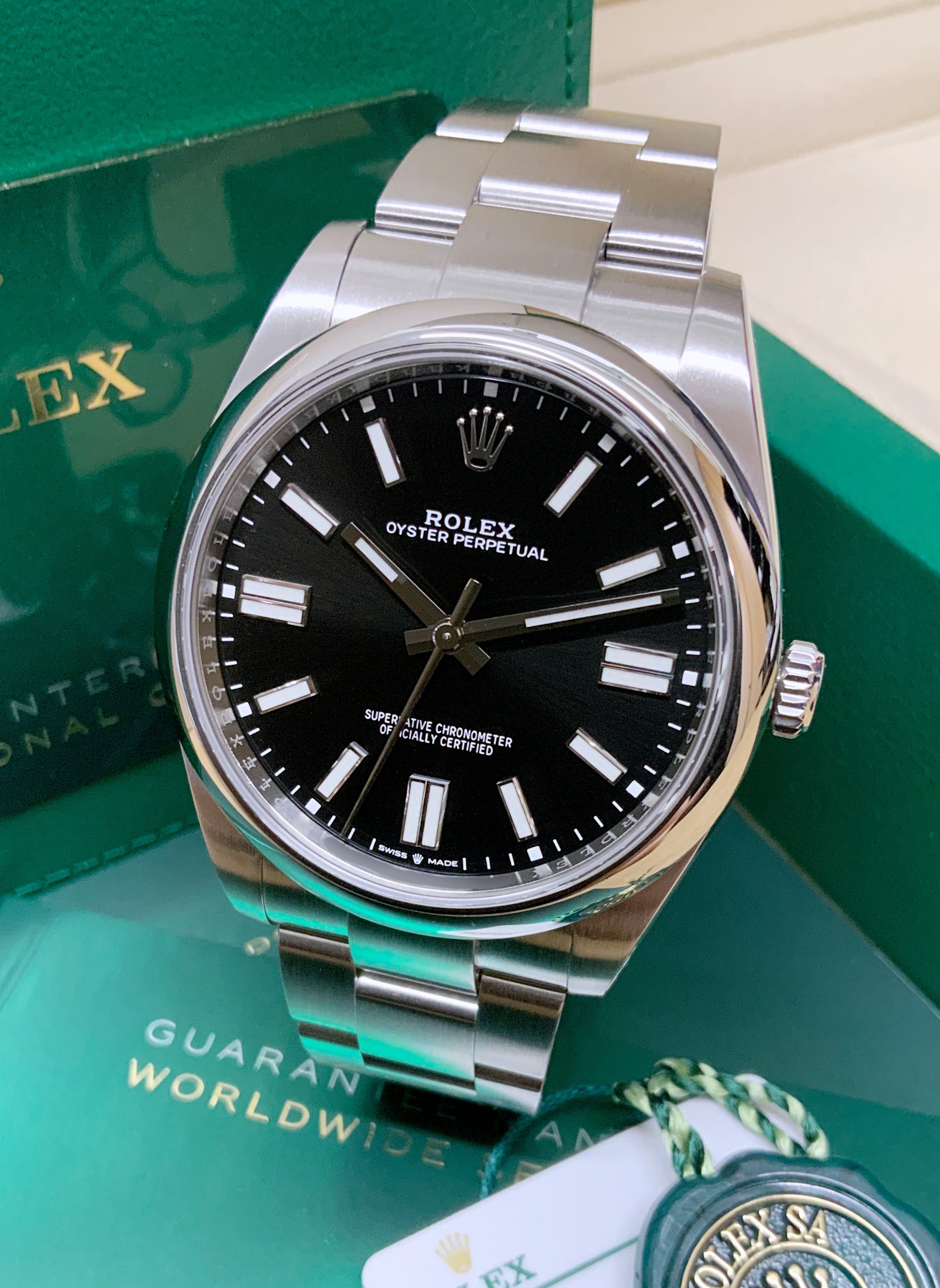 Rolex Oyster Perpetual 41 124300 Black Dial