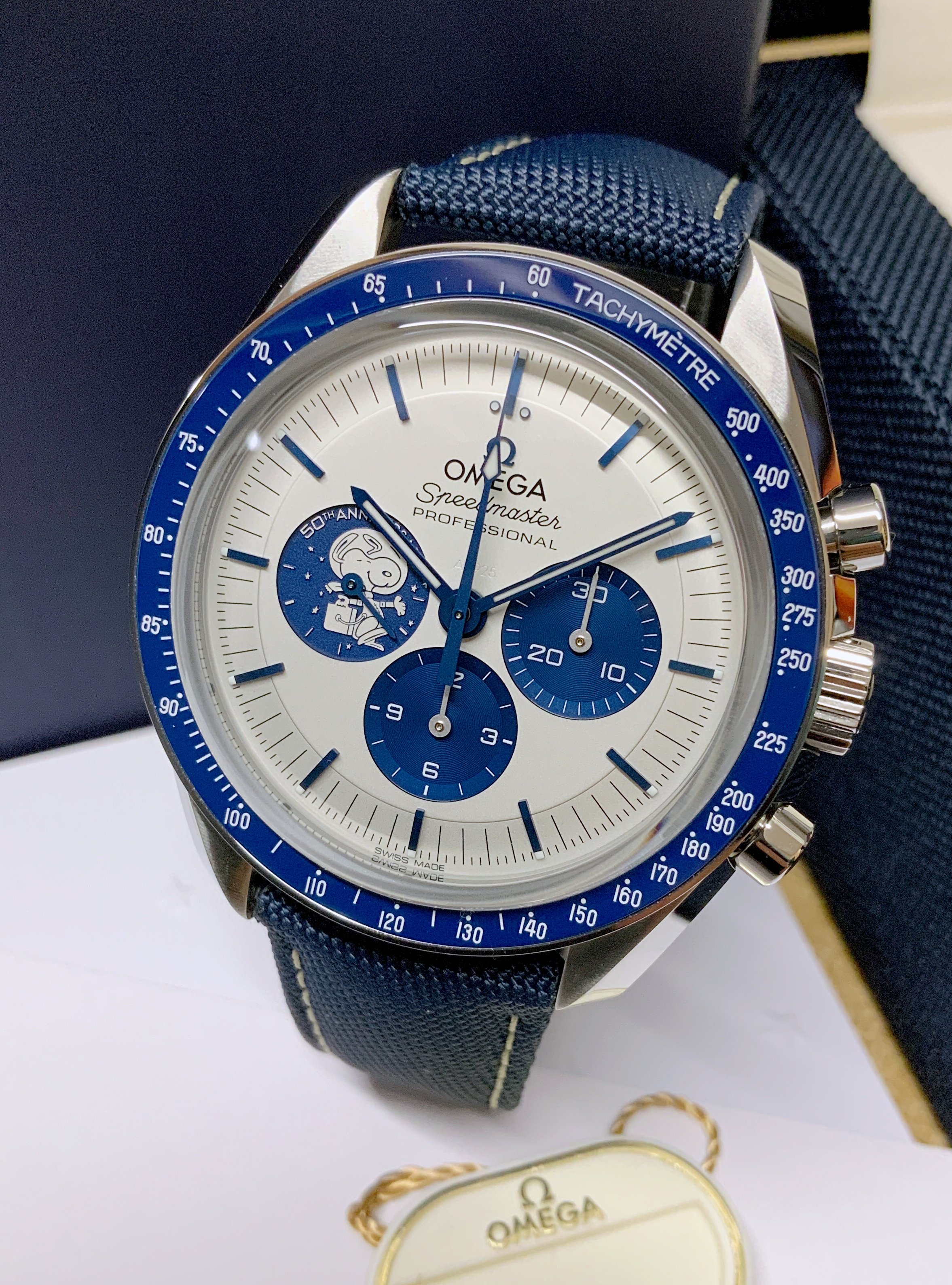 Omega Speedmaster Snoopy 50th Anniversary 310.32.42.50.02.001 Unworn